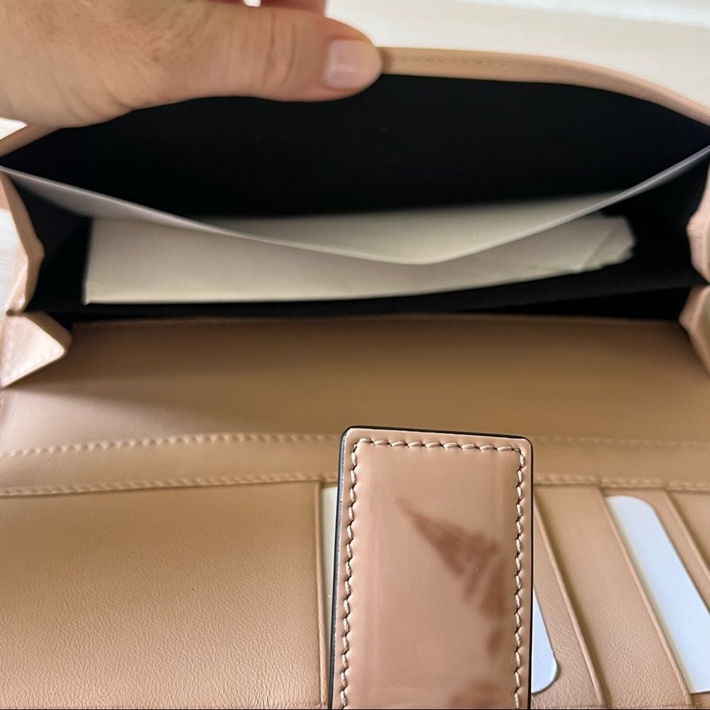 Alexander McQueen Patent Leather Wallet Clutch in Nude with Skull NEW - Picture 16 of 17
